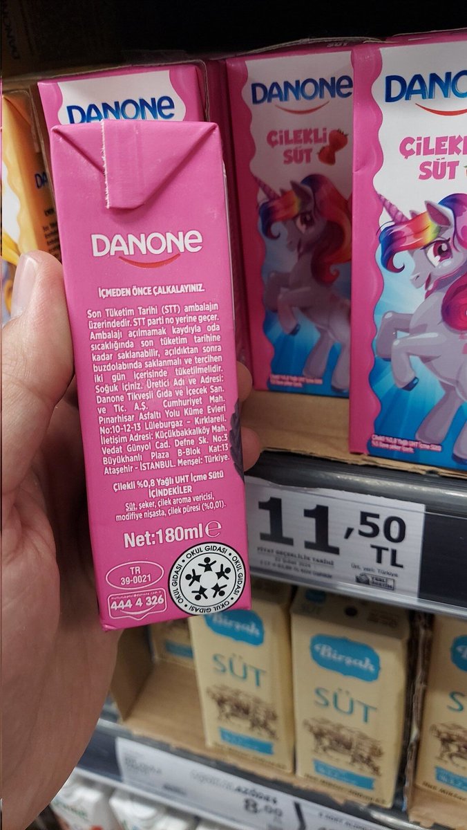 gidadedektifiTR's tweet image. Gün gelecek bugün yaşananlara hayretle ve ibretle bakacağız. Kurumlarımızın okul gıdası diye onayladığı ve kantinlerde satışına izin verdiği Danone markalı Çilekli süt içeriğinde çilekten çok, aroması var!
Ürün %0,01 yani onbinde 1 çilek içeriyor.
Bu mu okul gıdası!?
@TCTarim