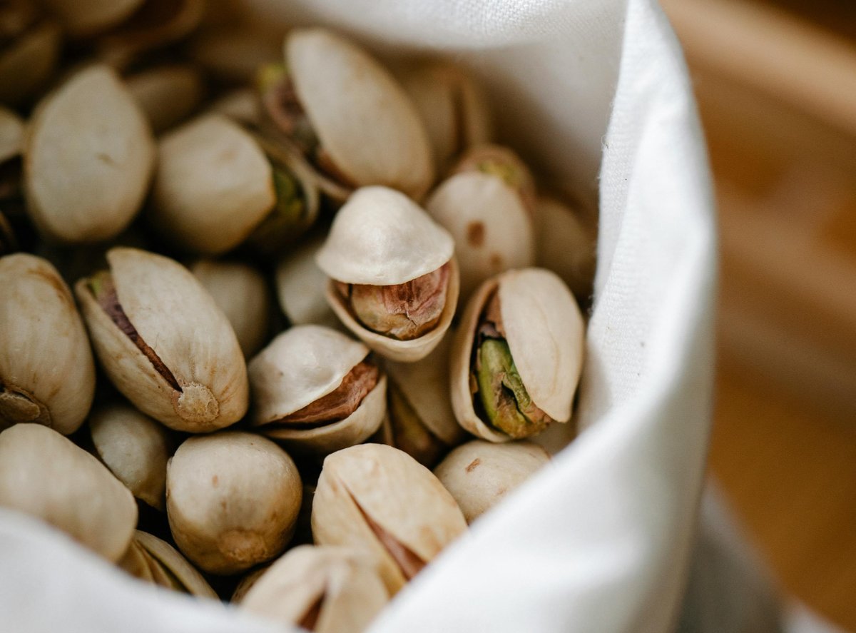 🌟 ¡Hoy celebramos el Día de los Pistachos! 🌰💚  Únete a la fiesta y descubre por qué estos pequeños frutos secos son tan especiales 🤪 #DíadelPistacho #pistacho #TierraDeSabor