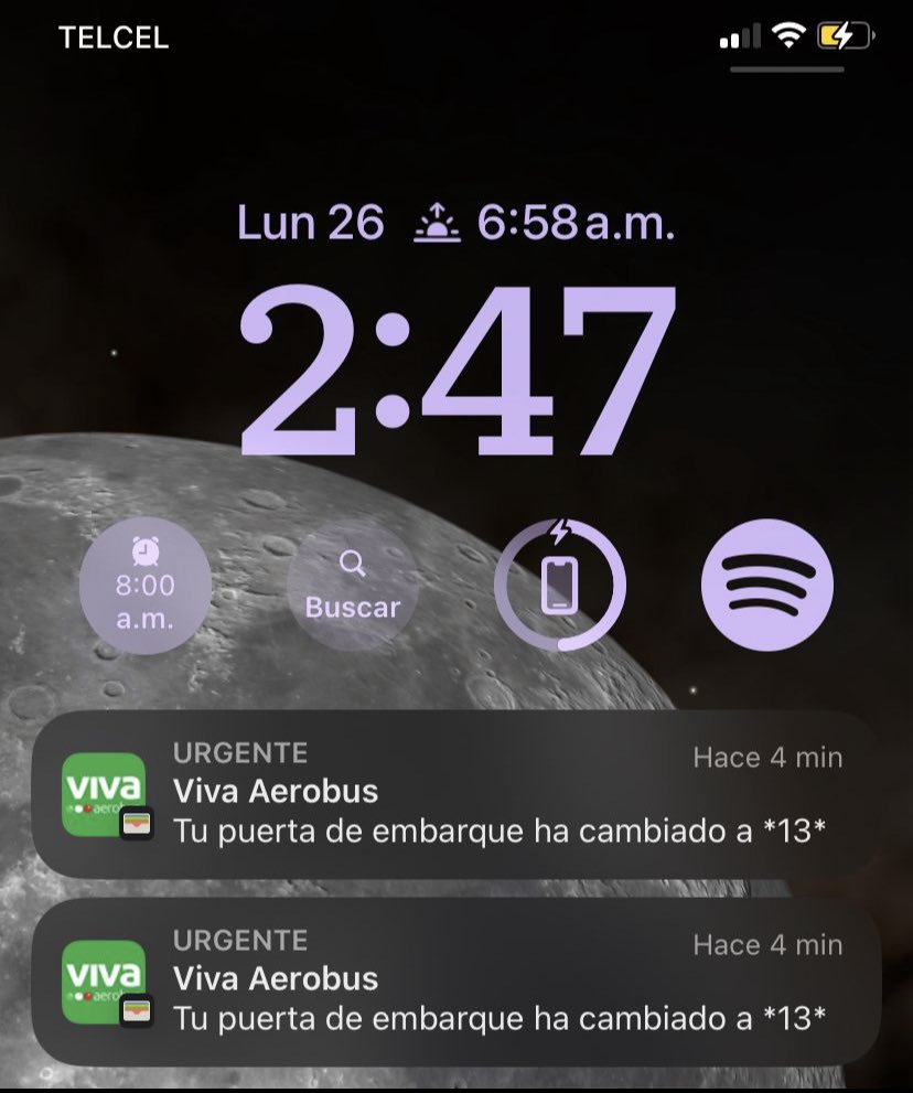 Claad's tweet photo. Acaso es @VivaAerobus tratando de “protegerse” mandando la notificación del cambio de puerta 5 horas después del vuelo? Ya cuando lo perdimos y después de que en mostrador nos dijeron que si había sido error en pantalla… 4 personas en la misma situación. 
Mejor una solución, no? https://t.co/qa7wz0XGhj