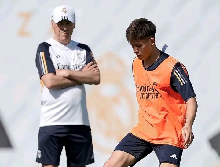 FalgoreAliyu1's tweet photo. Ancelotti akan Arda Guler: “Nayi shiri akan Arda kafin Modric ya zura ƙwallo a ragar Sevilla, Amma bayan Modric ya ci ƙwallon sai na canza shawara.

“Arda ya fuskanci wannan uzurin na wa, Ƙwarai da gaske...Idan ma bai fuskanta ba, Babu abun da zai faru.”

• @fagenwasanni https://t.co/0Om2R9iuy0