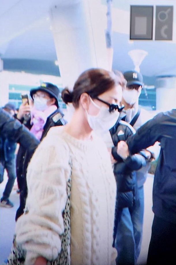 inyourzone_0201's tweet photo. 240226 ICN PREVIEW

오랜만이에요🥹
오늘 선물 성공했어요 🥳
언니가 좋아했으면 좋겠어요

@JYPETWICE
#TWICE #트와이스 #지효 #JIHYO #ジヒョ https://t.co/sDSw8M5Y6g