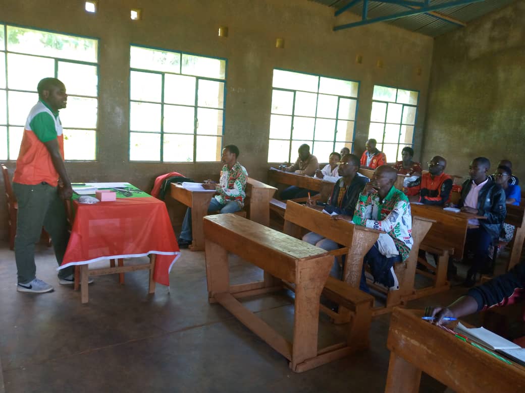 CnddFddButanyer's tweet photo. Aho ku magenekerezo ya 24 na 25/02/2024.
zahawe Abigisha bo mu mazone ya #Nzewe, #Nyabihogo, #Kayanza, #Kabuye, #Ngoro, #Jene, #Rukere, #Murima, #Mbirizi yo mu makomine y'ubu ya Kayanza, Matongo na Muhanga.@CnddFdd , @R_Ndikuriyo 2/4 https://t.co/oayY2pXUOM