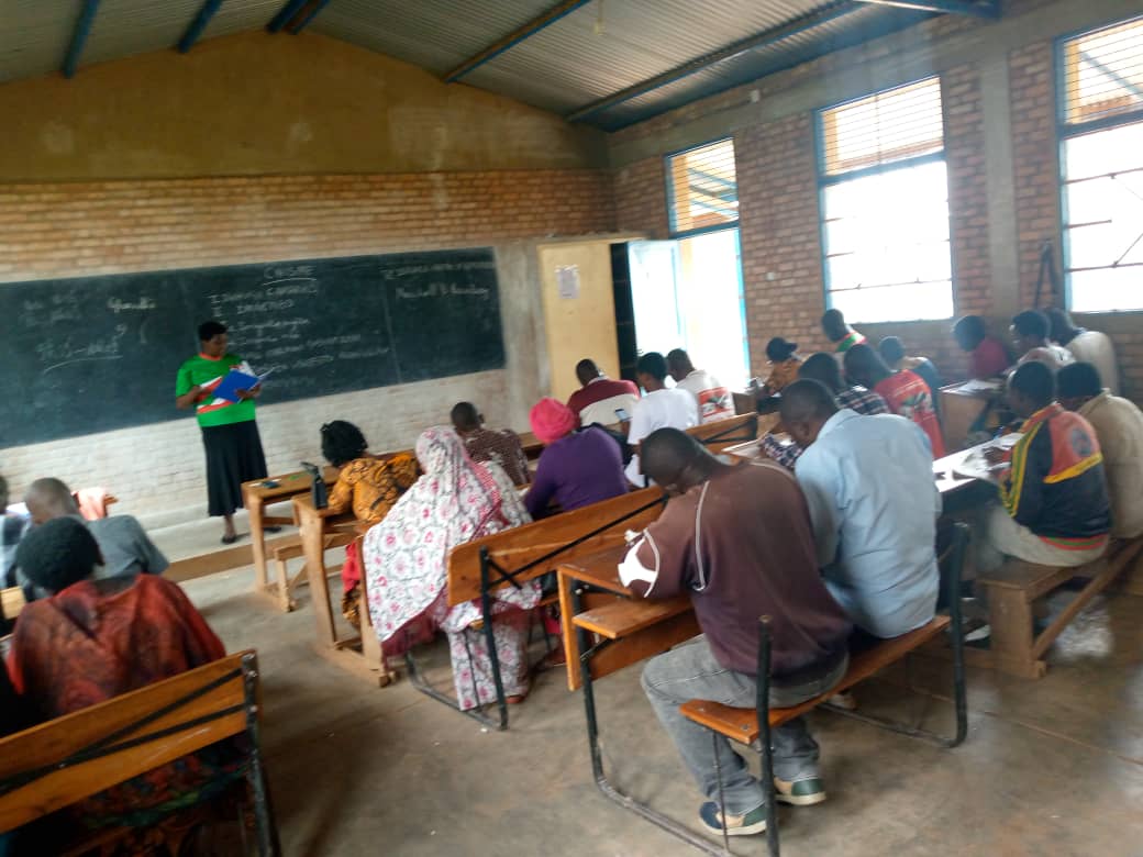 CnddFddButanyer's tweet photo. Aho ku magenekerezo ya 24 na 25/02/2024.
zahawe Abigisha bo mu mazone ya #Nzewe, #Nyabihogo, #Kayanza, #Kabuye, #Ngoro, #Jene, #Rukere, #Murima, #Mbirizi yo mu makomine y'ubu ya Kayanza, Matongo na Muhanga.@CnddFdd , @R_Ndikuriyo 2/4 https://t.co/oayY2pXUOM
