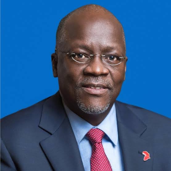 BabaMwita's tweet photo. Hayati rais JPM ndiye amejenga SGR, Julius Nyerere Hydro Power Project (JNHPP) &amp; Daraja Kigongo-Busisi. Tangu Serikali hii ishike madaraka imekuwa IKIDOGOSHA juhudi za huyu mzee! Hata baadhi ya Mawaziri hawamtaji kabisa JPM kuhusika na hii miradi! Hii si sawa hata kidogo. https://t.co/Pjdooxz18C