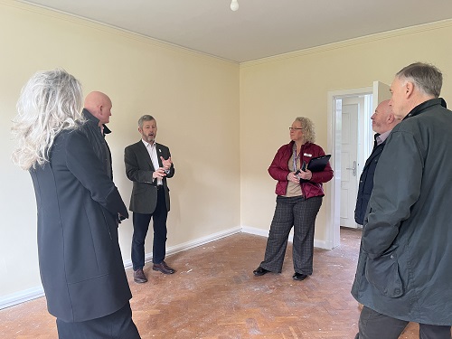 Haig hosted The Army Benevolent Fund at our Morden estate on Feb 15th 🤝 The ABF's £200k grant helped refurbish kitchens & bathrooms, enhancing residents' homes. CEO Tim Hyams & Director Barney Haugh witnessed the progress and were impressed with the results! 🛠️🏡 #veterans