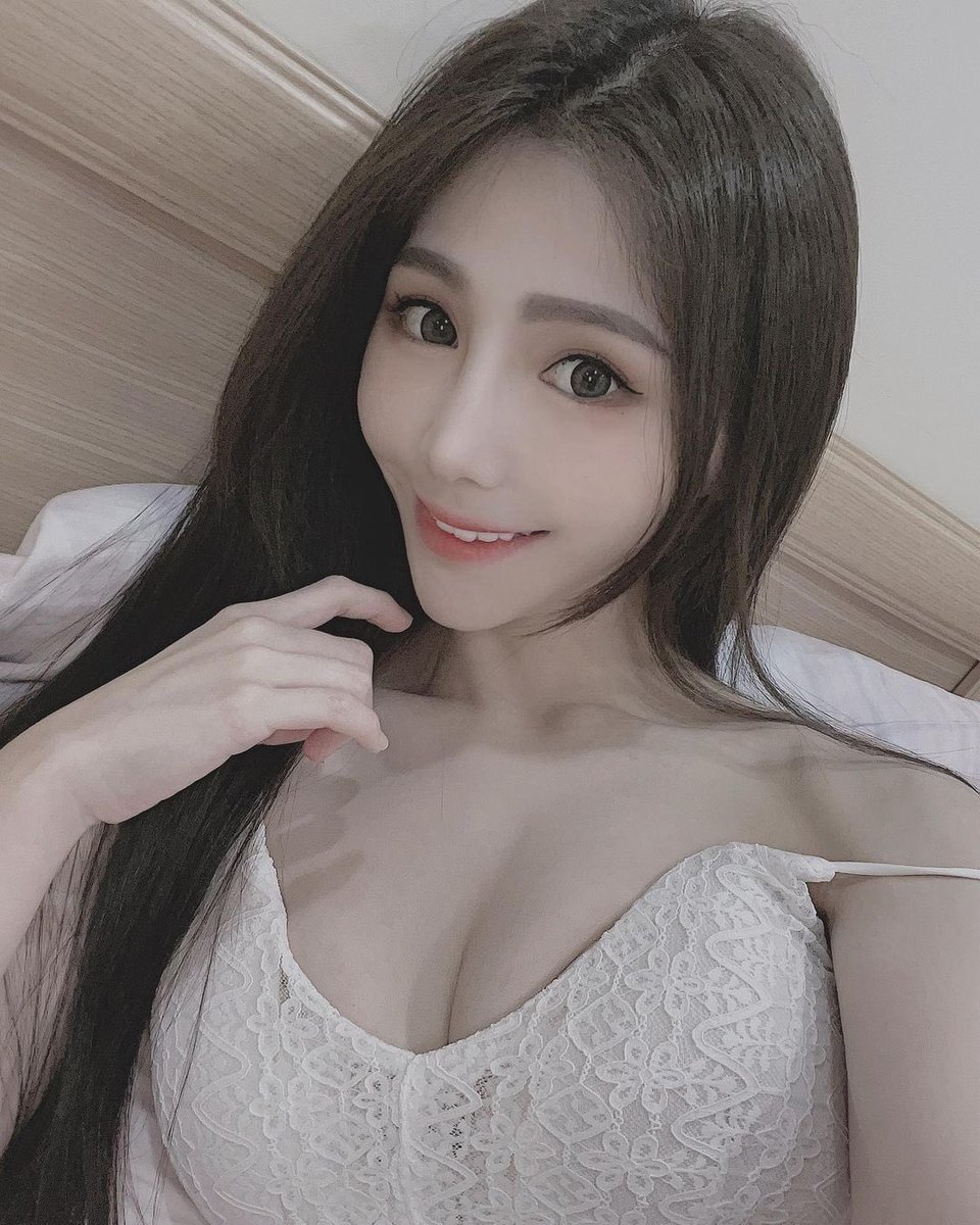Suisjs34967's tweet photo. 好悶悶吖 都冇人約嘅 

記得要follow like 同retweet 小淫妻吖 
#淫娃 #淫妻 #淫hk #淫女 #淫港女 #港女 #同房不換 https://t.co/ed1KrciGrj