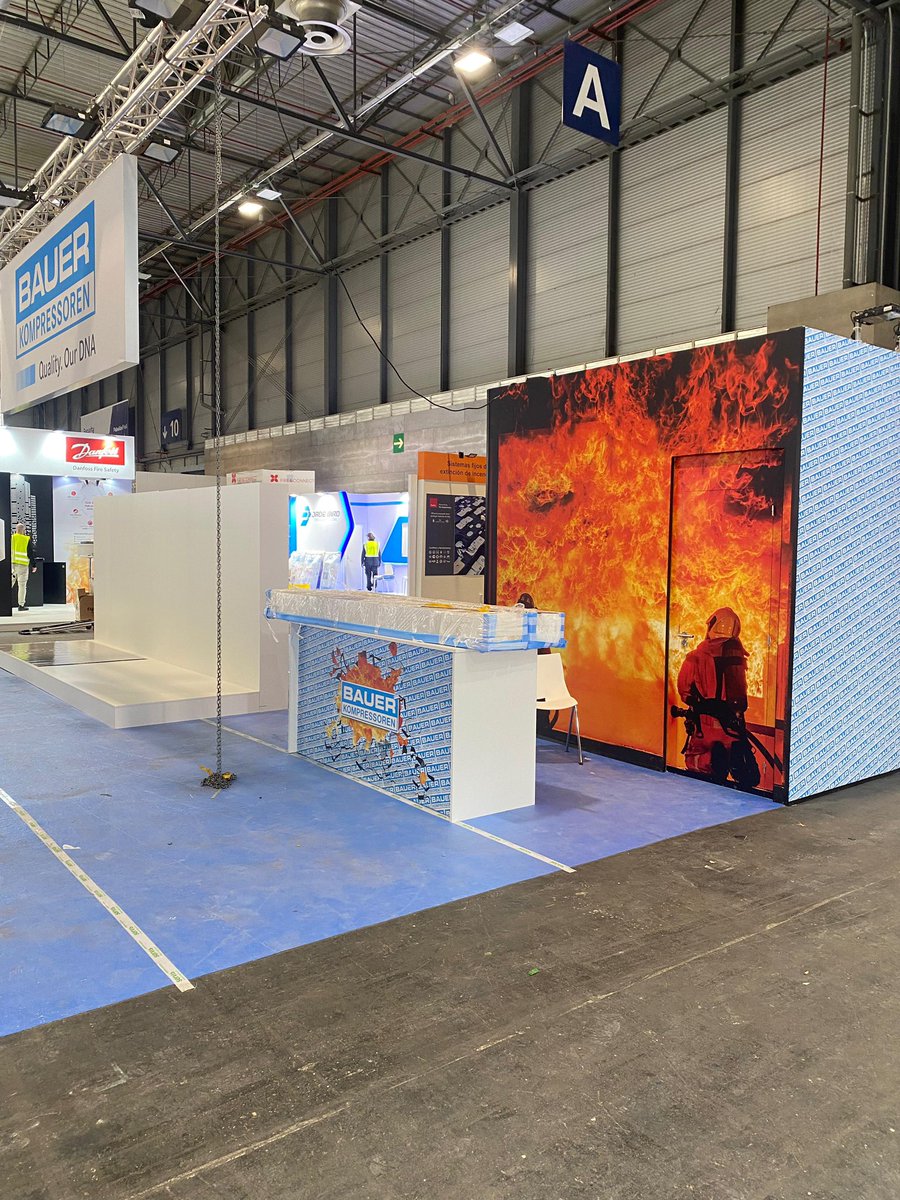 Bauer_Spain's tweet photo. ¡Calentando motores! Día de montaje, preparando nuestro stand para @SICUR_ el Salón Internacional de la Seguridad.

#SICUR2024 #bomberos #ifema #ifemamadrid #feriaseguridad #safety #firefighter #bauerkompressoren https://t.co/zhOX6euVW5