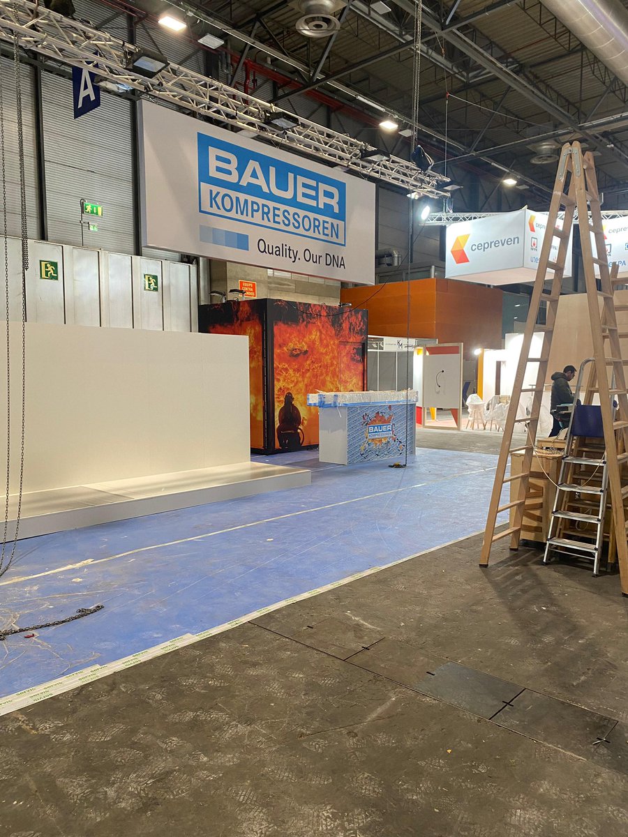 Bauer_Spain's tweet photo. ¡Calentando motores! Día de montaje, preparando nuestro stand para @SICUR_ el Salón Internacional de la Seguridad.

#SICUR2024 #bomberos #ifema #ifemamadrid #feriaseguridad #safety #firefighter #bauerkompressoren https://t.co/zhOX6euVW5