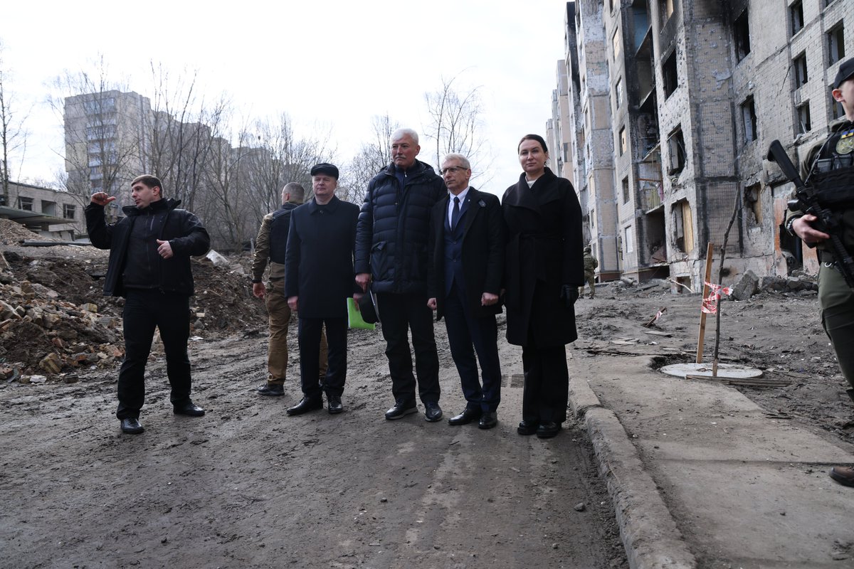 GovBulgaria's tweet photo. In Kyiv, PM #Denkov visited the destruction in the Solomyan region caused by Russian shelling during the New Year holidays. On January 2, a ballistic missile struck an 8-story residential building, damaging the homes of 321 families. A man and a woman were killed in the attack. https://t.co/Q0ggR008i2