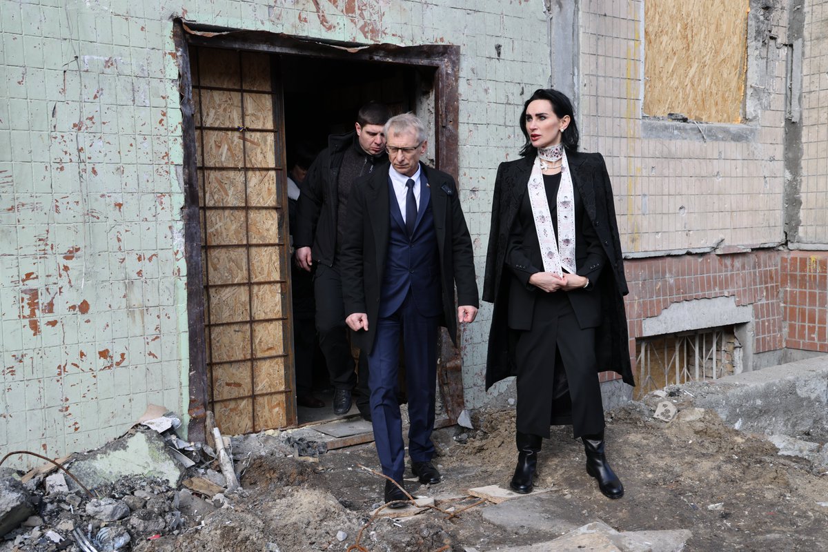 GovBulgaria's tweet photo. In Kyiv, PM #Denkov visited the destruction in the Solomyan region caused by Russian shelling during the New Year holidays. On January 2, a ballistic missile struck an 8-story residential building, damaging the homes of 321 families. A man and a woman were killed in the attack. https://t.co/Q0ggR008i2