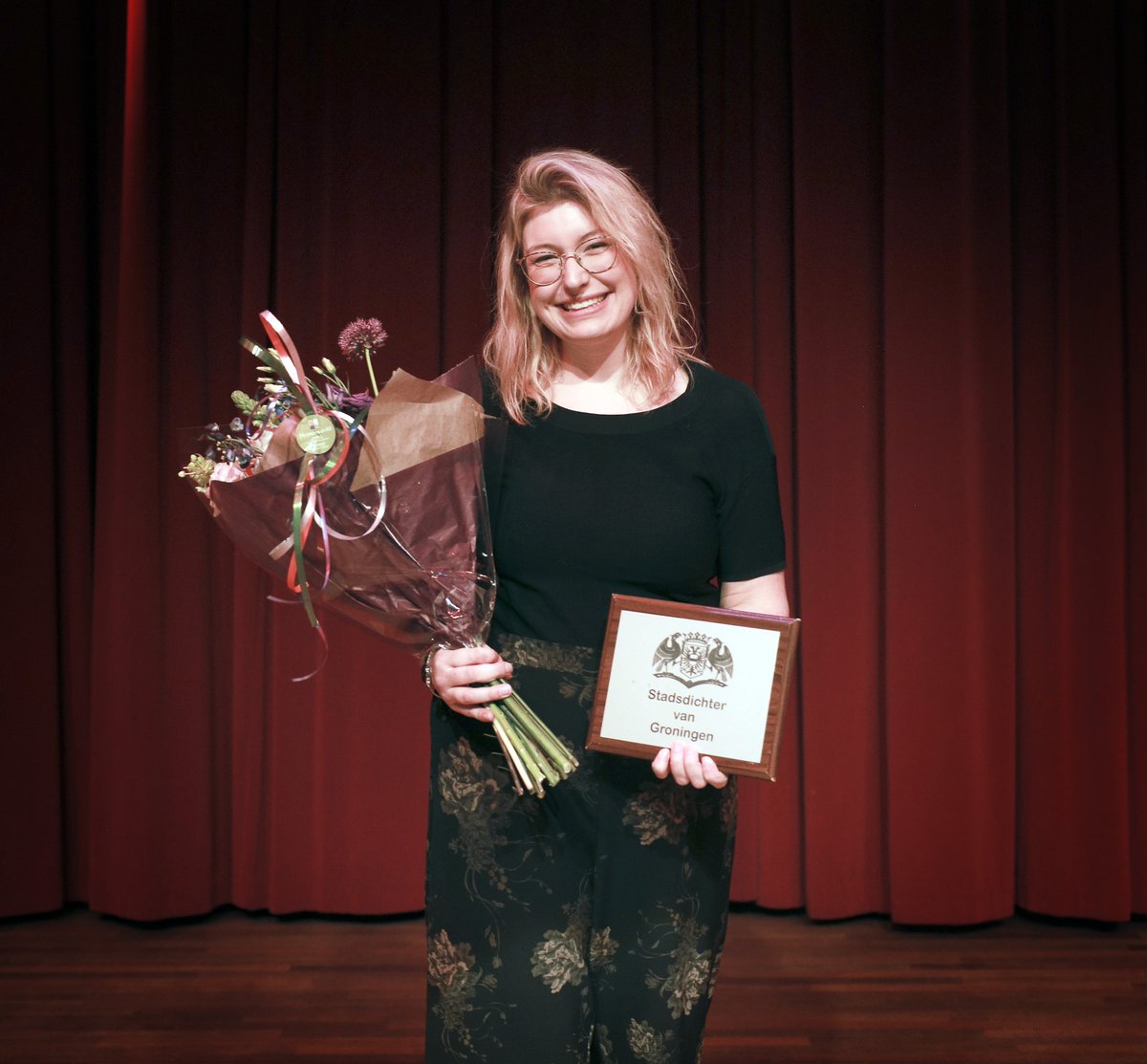 Vanavond te gast in Perestrojka: Kersverse stadsdichter van Groningen Esmé van den Boom. Presentator @annejantoonstra spreekt met haar over poëzie, muziek en hoe ze de komende 2 jaar gaat invullen. 

20.00-21.00, OOG Radio