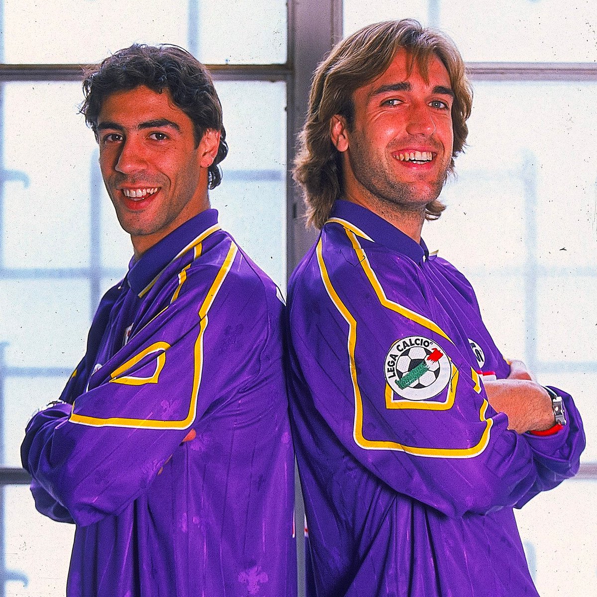 Gabriel Batistuta adalah striker hebat dari Argentina. Sementara, Rui Costa merupakan playmaker legendaris Portugal.

Ketika mereka disatukan pada dekade 90-an, klubnya menjelma raksasa. 

Mari kita mengenang duet Batigol-Rui Costa yang mengangkat derajat La Viola. A thread!🍻