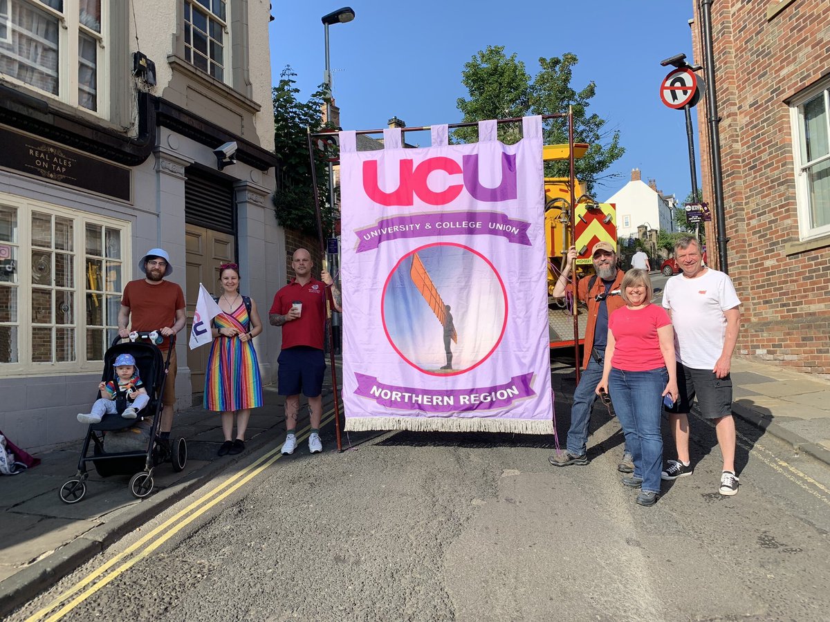 I am once again asking you to vote #Vicky4GS, this time with photo I should've used for my endorsement - Vicky with the early birds to march with @UCUNorthern at @DurhamGala '23. Among her many other qualities, @zenscara was also very helpful encouraging Ishy to keep his hat on.