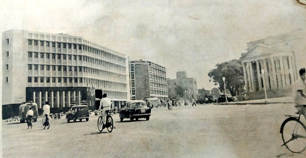 itsabioff's tweet photo. townhall in 1960

#bangalore https://t.co/gK443pMO78