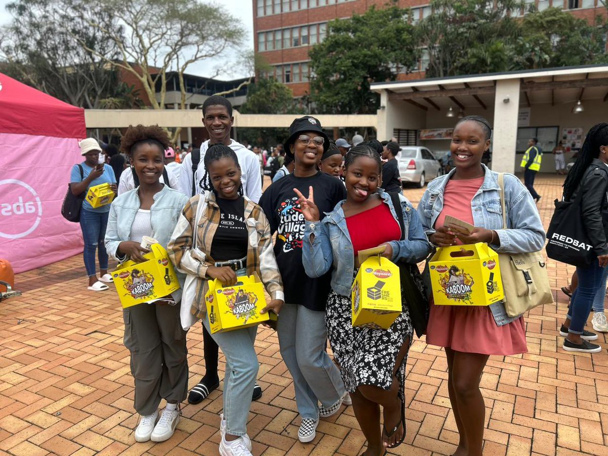 studentvillage's tweet photo. Don’t be the only crew on campus without a #FreshersBox. Come to our stand squad deep and be part of the vibe. Pull up, sign up and grab you box of goodies from Maynards, @Lipton, @AbsaSouthAfrica, and @oxysouthafrica. Sign up NOW - https://t.co/r3aSbfnZkp