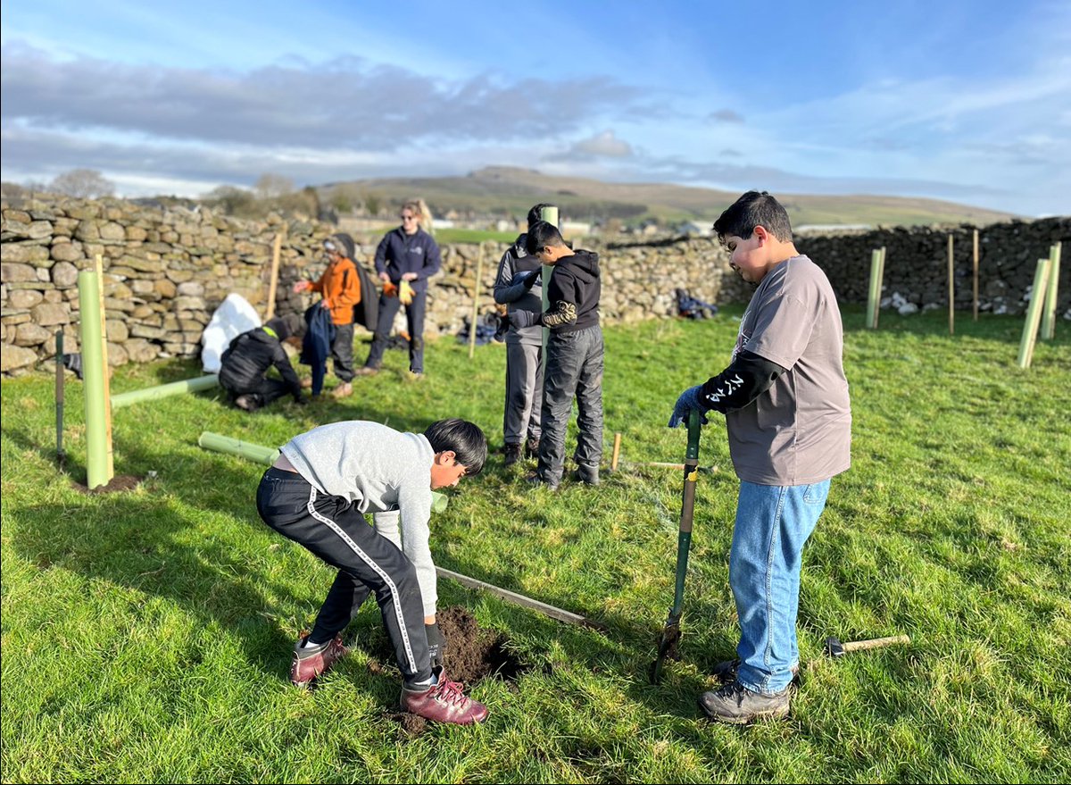 edenboysbford's tweet image. Beautiful sky, fresh air and excellent teamwork – tree planting. #serveice #teamwork #positivecontribution #treeplanting #WeAreStar