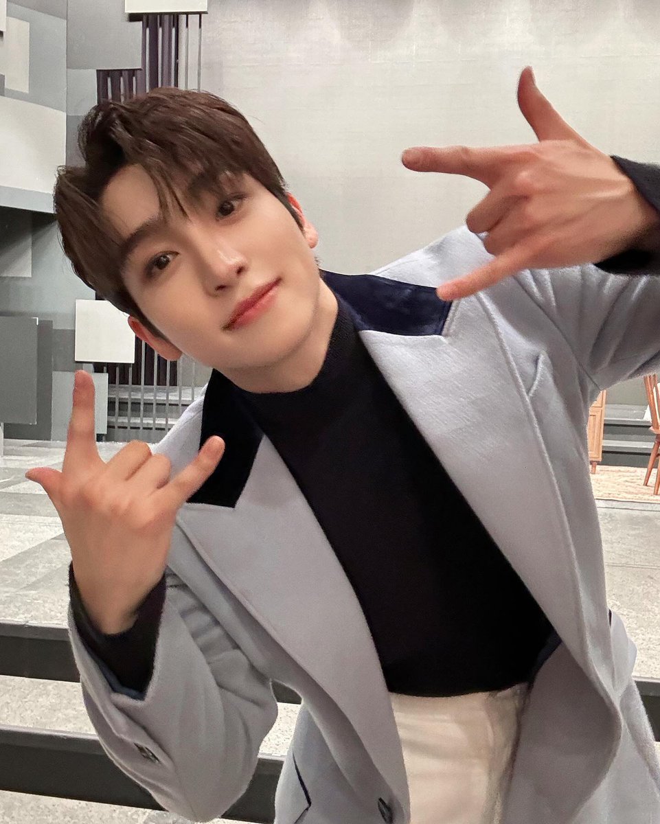 SANSAM923's tweet photo. 🤟🤟의 역사
때로는 변형도 함 https://t.co/jqjhbzcJT7