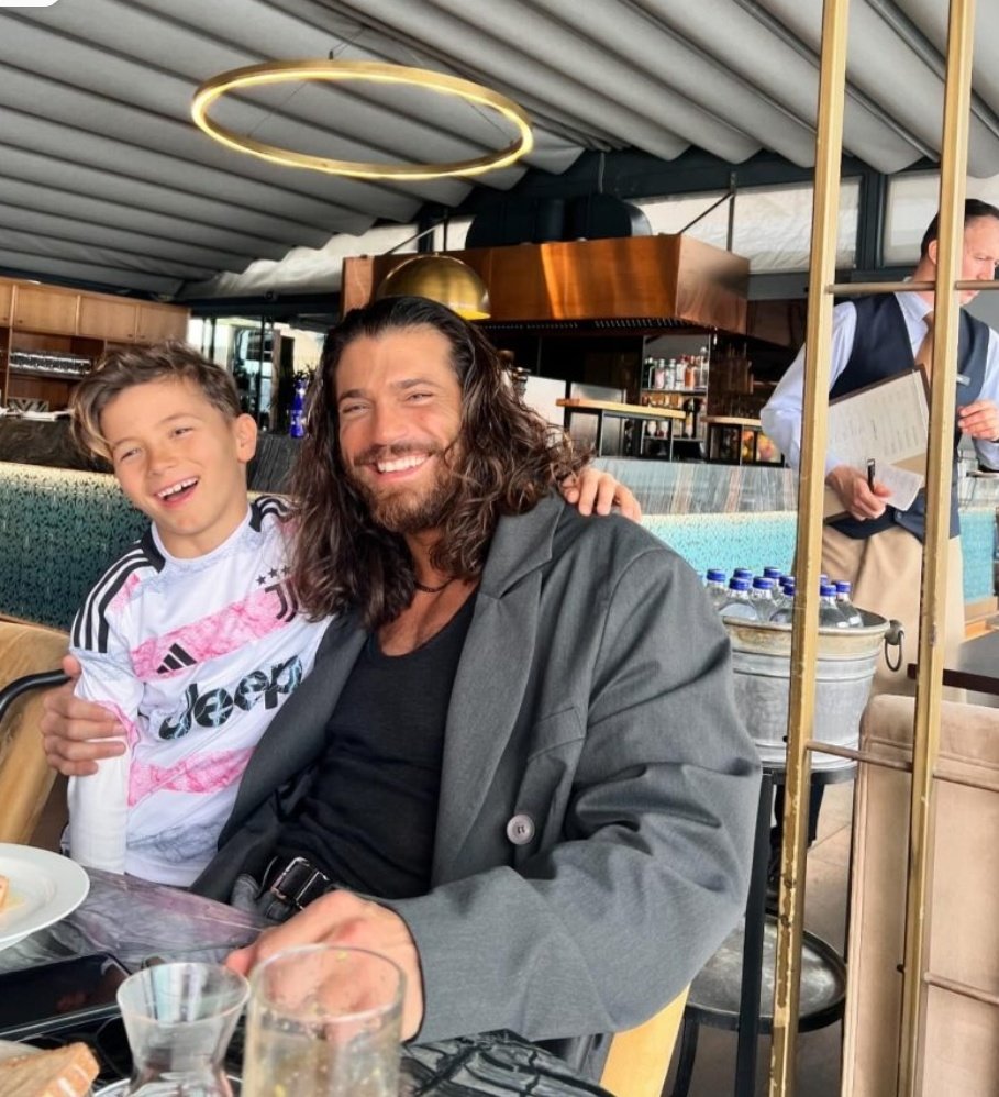 Ahh nada como um dia após o outro!!! Começando a semana com esse sorriso maravilhoso e a alma lavada!!!! 😍👏🏽🤌🏽
#CanYaman #clubedobeijo #BreakTheWallTour2024