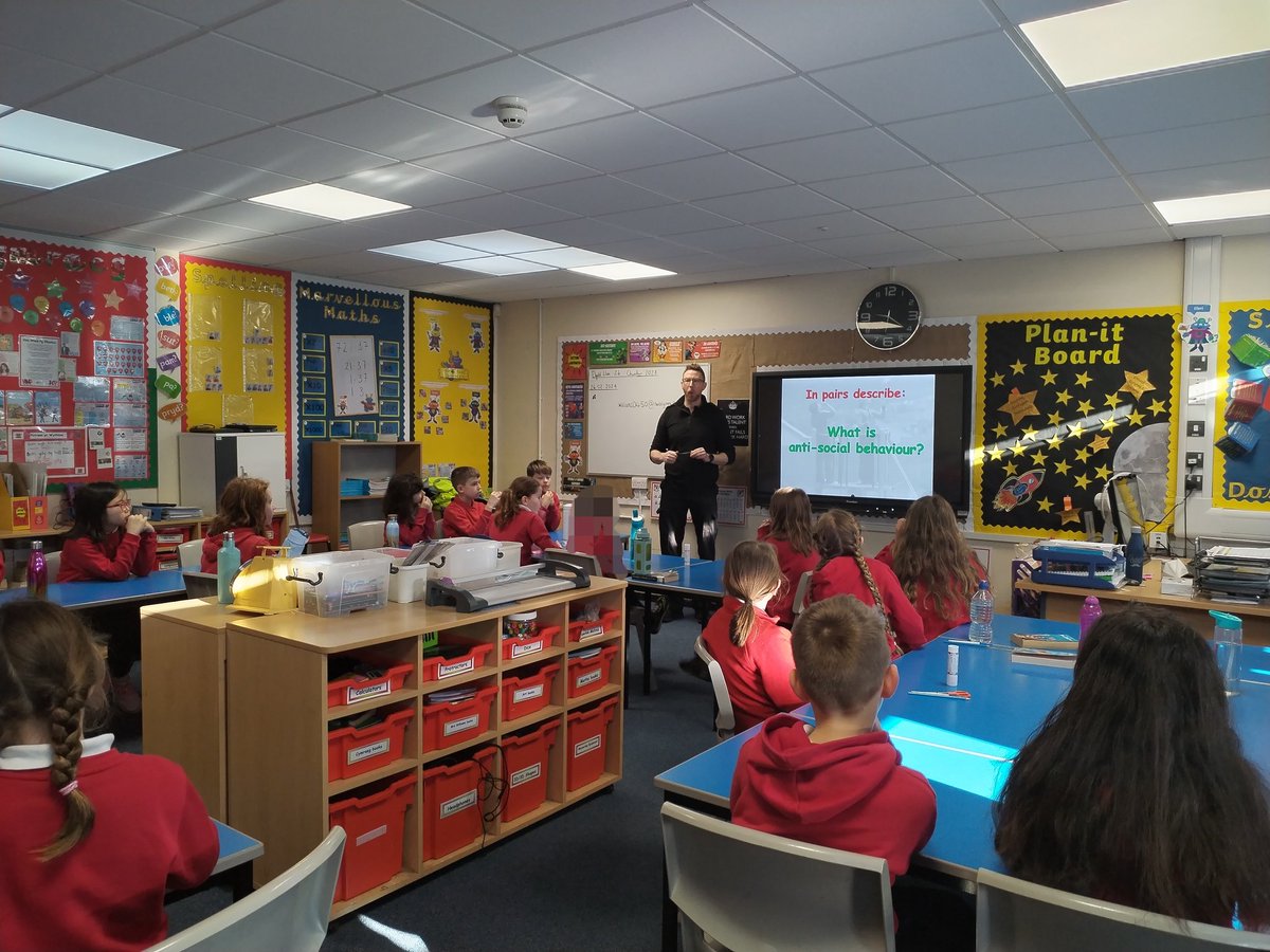 Thank you PC Craig and PC Chris @SWPSwansea  for teaching our Year 5 class about Anti-social Behaviour and how to stay safe and be a member of the community. #MayCommunity #MayHandWB #bebetter