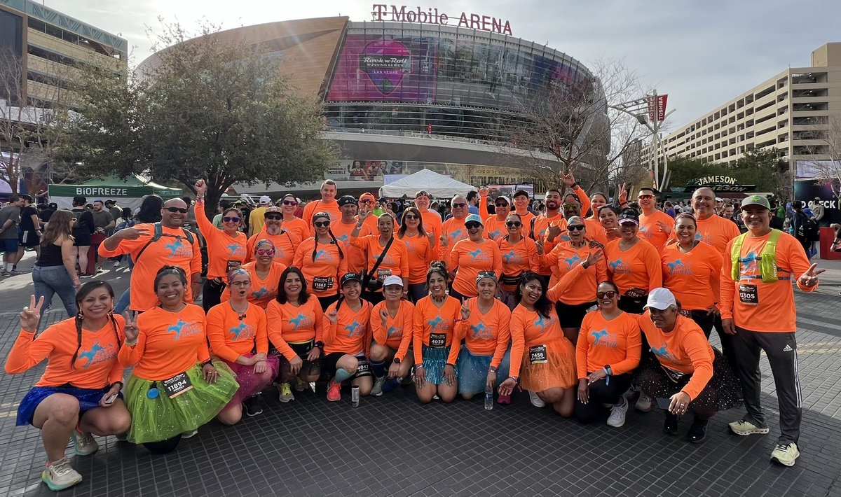 San Antonio’s runclub, Speed Burro Running, represented in the Las Vegas Half Marathon and 10k! #speedburrorunning #comerunwithus