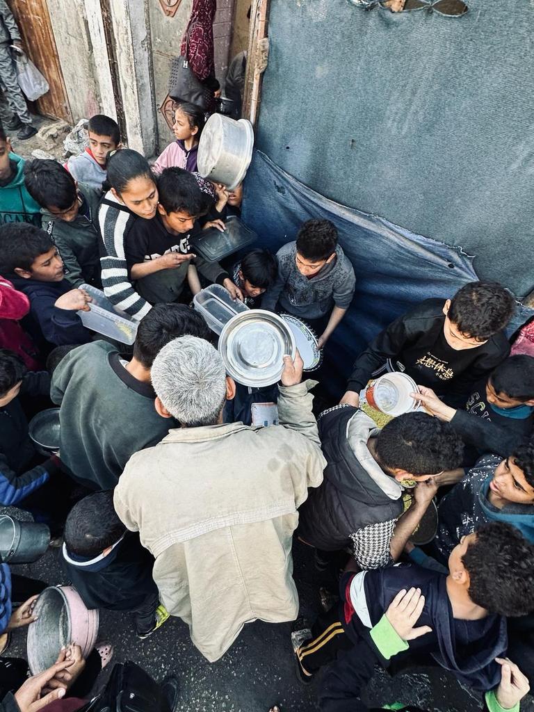 MahmoudGhanemPK's tweet photo. While the WORLD is enjoying delicious FOOD, people in #Gaza are STARVING to death. If the world doesn't stop this #GENOCIDE now, hundreds of thousands of lives will be at risk of DYING. https://t.co/BjIAuwfsaE