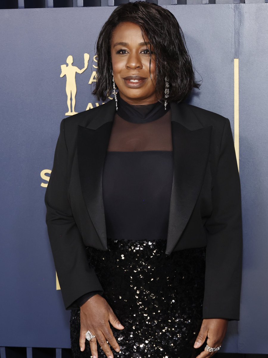 MessikaJewelry's tweet image. Last Saturday, in Los Angeles, @UzoAduba walked the red carpet of the 30th Annual Screen Actors Guild Awards, wearing High Jewelry Star Chaser earrings and ring styled with the Desert Bloom ring.

#Messika #UzoAduba #SAGAwards
