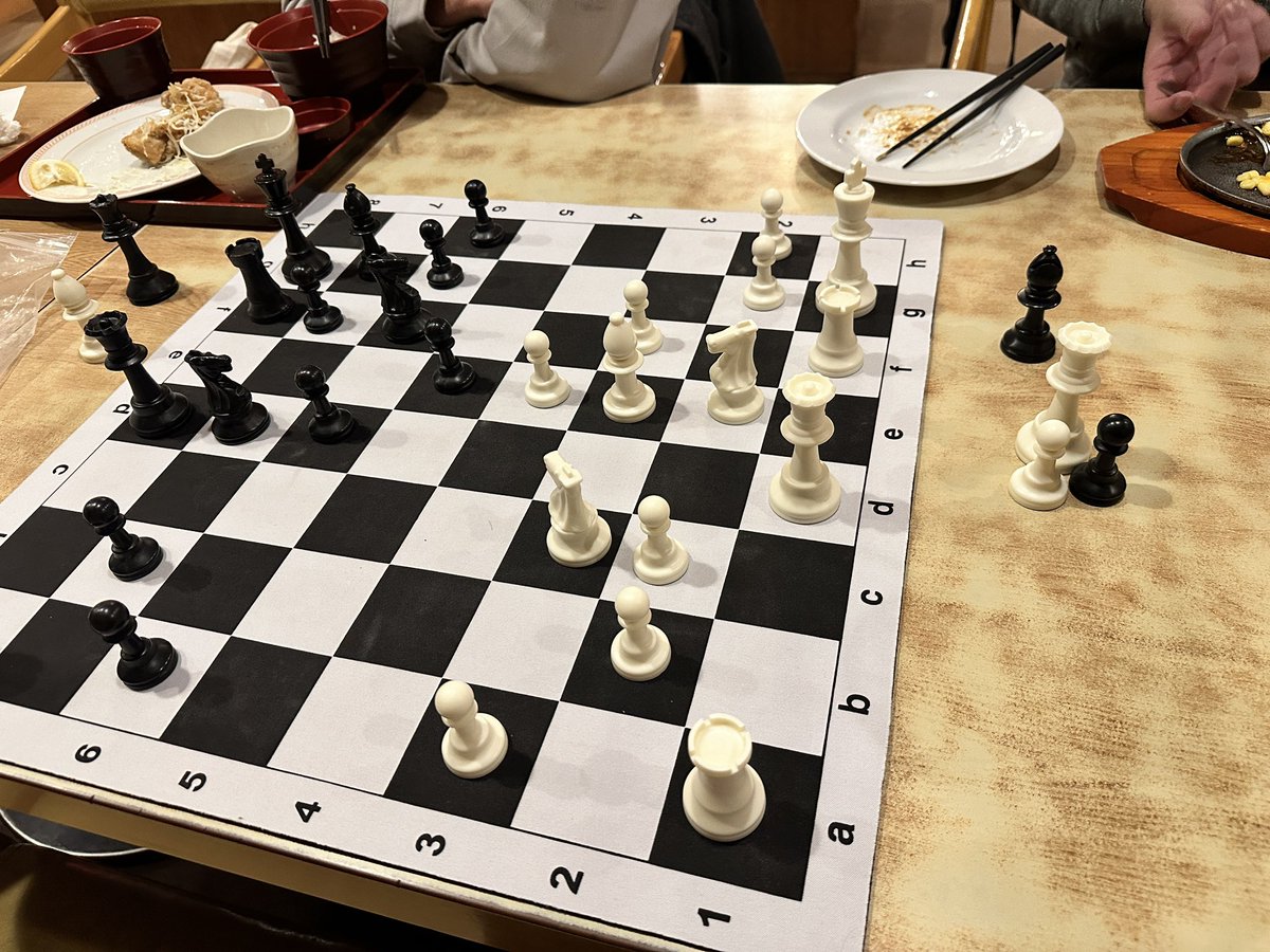 春休み中は講義室が使えなくて
今日はジョイフルで活動しています！