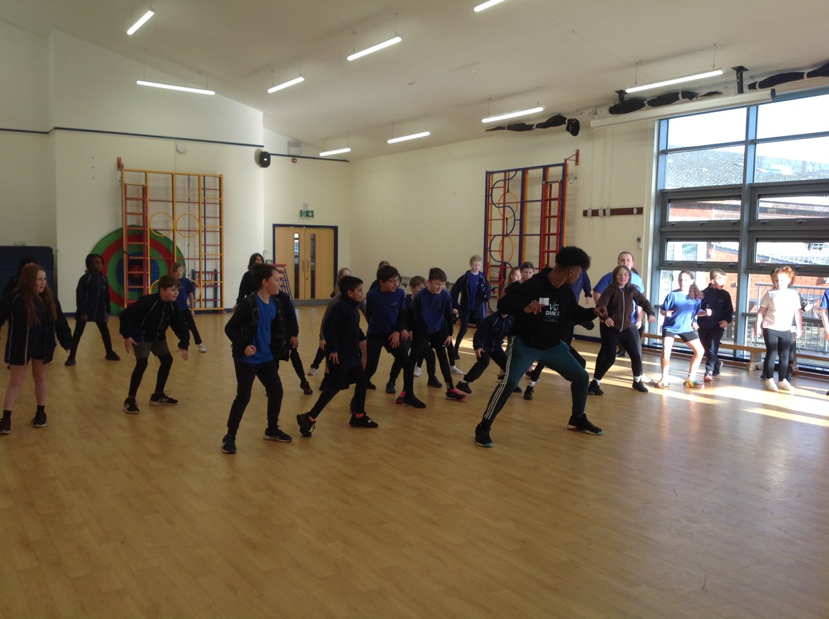 GBS_Larch_Class's tweet photo. Street Dance fun to kick off the half term! Larch class were fantastic dancers and loved every minute! @GilesBrookSCH Thanks VG Dance. #GBS4PE https://t.co/OPaPfJYiCE