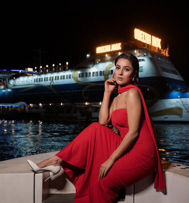 mid_day's tweet photo. #InPhotos | #MiddayEntertainment   

Shehnaaz Gill radiates elegance in a breathtaking red ensemble  

#shehnaazgill #shehnaazkaurgill #shehnaaz #shehnaazians #entertainment https://t.co/aS5MymixwG