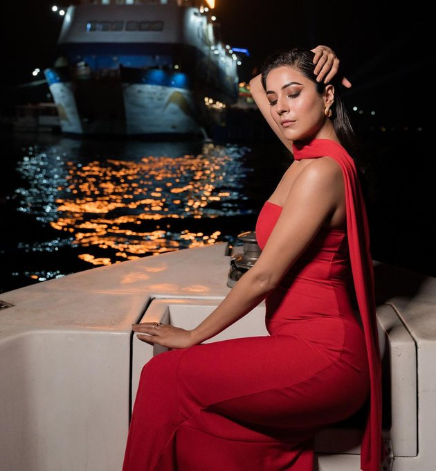 mid_day's tweet photo. #InPhotos | #MiddayEntertainment   

Shehnaaz Gill radiates elegance in a breathtaking red ensemble  

#shehnaazgill #shehnaazkaurgill #shehnaaz #shehnaazians #entertainment https://t.co/aS5MymixwG