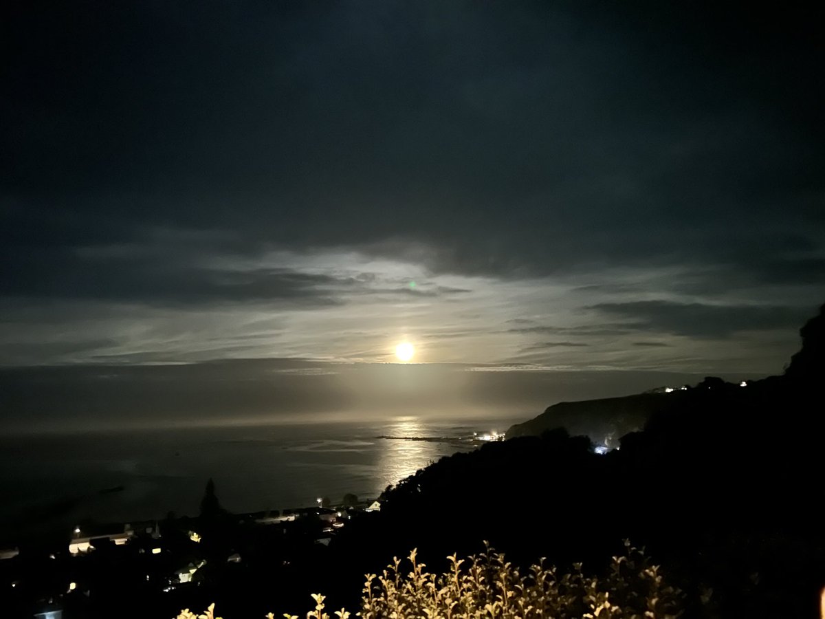 Moonrise over Kaikōura. 😍