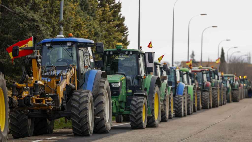 🚜 La sostenibilidad ambiental y el bienestar animal no son incompatibles con la viabilidad agrícola y ganadera.
🚜 De hecho, el mundo rural es el mayor defensor del entorno, xq lo conocen y lo cuidan, xq viven en él y de él.
🚜 Desde <a href="/CsCastillayLeon/">Cs Castilla y León</a> ¡Podéis contar con nosotros!