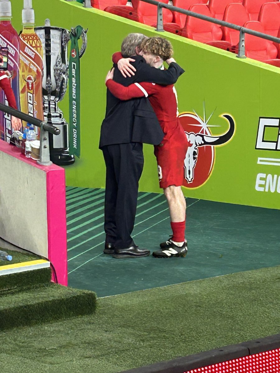 👑 Kenny Dalglish &amp; Harvey Elliott after the <a href="/Carabao_Cup/">Carabao Cup</a> final 

#LFC #YNWA