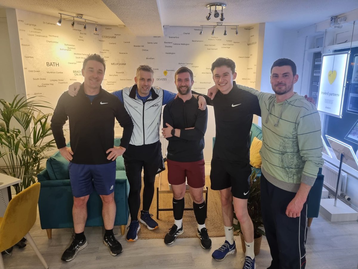 With 8 weeks left to go until the Corsham 10k, the competition is hotting up within the 11 runners entered in the Strakers team! 

Did anyone spot these 5 on a training run around Devizes on Thursday?? 🏃🏻‍♀️🏃🏻‍♂️

The signs are now up in Corsham &amp; there is still time to enter!