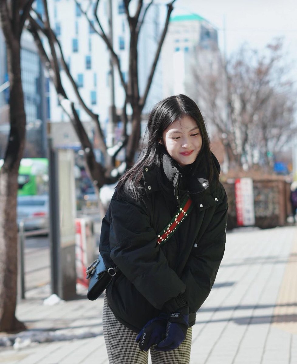 ka-cute ng ineng ay !!! A BABIE 😭🤏