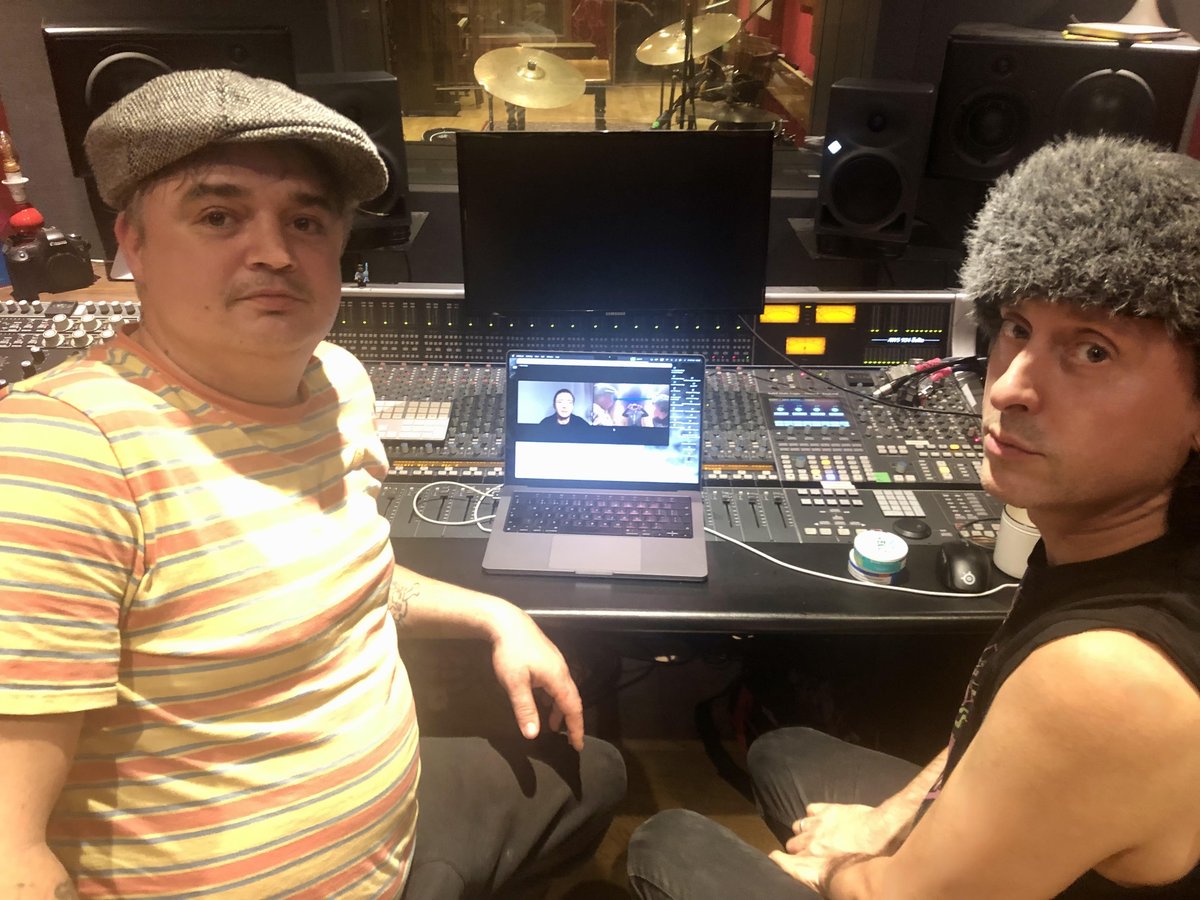 The New Cue (@thenewcue1) on Twitter photo Start the week with <a href="/libertines/">Libertines</a>! Pete & Carl talk the band's new record, the attraction of having their own HQ, Fawlty Towers, secret tunnels, Chief Wiggum, Danish fashion mags & more. Here they are on a Zoom with our <a href="/ChrisCatchpole/">Chris Catchpole</a>. It's a free edition: thenewcue.substack.com/p/the-new-cue-… Start the week with <a href="/libertines/">Libertines</a>! Pete & Carl talk the band's new record, the attraction of having their own HQ, Fawlty Towers, secret tunnels, Chief Wiggum, Danish fashion mags & more. Here they are on a Zoom with our <a href="/ChrisCatchpole/">Chris Catchpole</a>. It's a free edition: thenewcue.substack.com/p/the-new-cue-…
