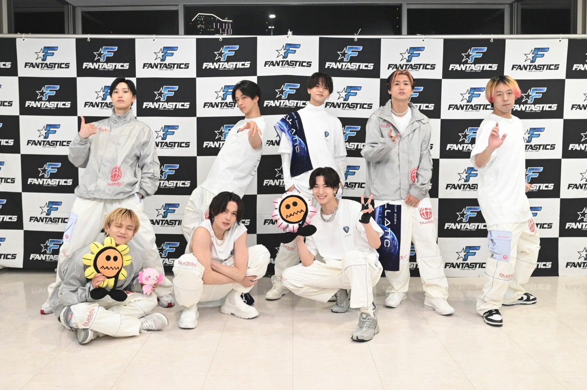 fantaro_ys's tweet photo. 代々木2日目のOVERDRIVEでゆせくんが指差しからのばっきゅんからのウィンク😉してくれたのほんとに確定すぎて余韻抜けません…( ; ; )

一緒にアピールしてくれた隣の4連のお姉さま方に届きますように🤲🏻🤍 https://t.co/N72pBzM3Ok