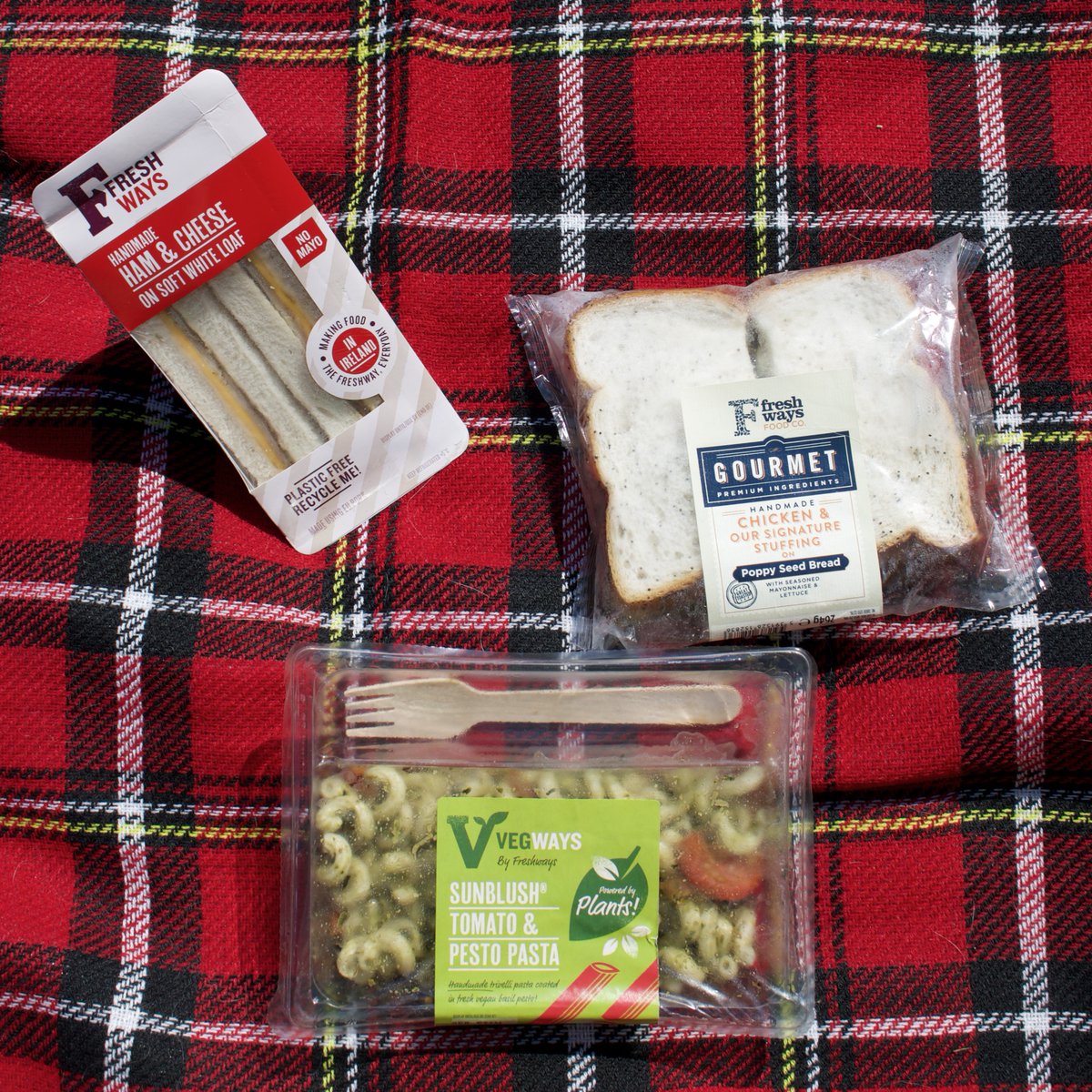 We're dreaming of warmer, sunnier days when we can eat our lunch outside ☀️🧺

Where's your go-to picnic spot?