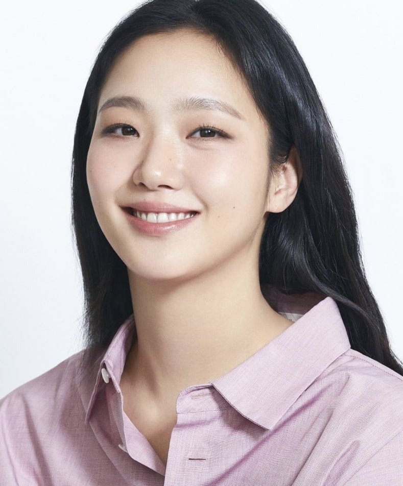 uriggone's tweet photo. Give her something different or even the most challenging role she will transform into character like a pro.
#kimgoeun https://t.co/m4ebOL3zN3