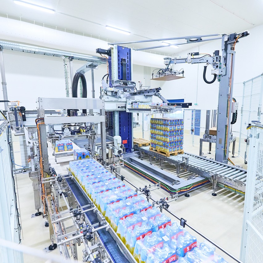 Are you looking for a palletising robot that can be used in all kinds of applications? Then the robots of the #Modulpal Pro series are a smart choice. 🤓
Each module can be individually combined to suit your needs! #Krones #Krones AG