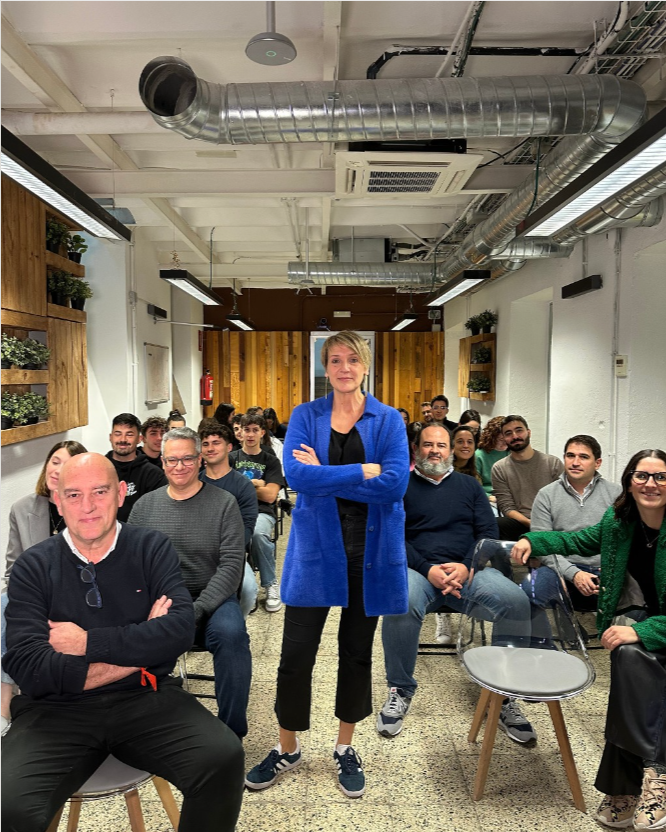 hubofbrands's tweet photo. La semana pasada tuvimos la suerte de tener en nuestras #HOBTalks a @silvibag, nueva presidenta de la @aeanunciantes.
Una mujer con +25 años de experiencia en el mundo del #marketing y la comunicación desde "ambos lados"; agencias y #marcas, principalmente del sector financiero. https://t.co/QzFLuu1Imm