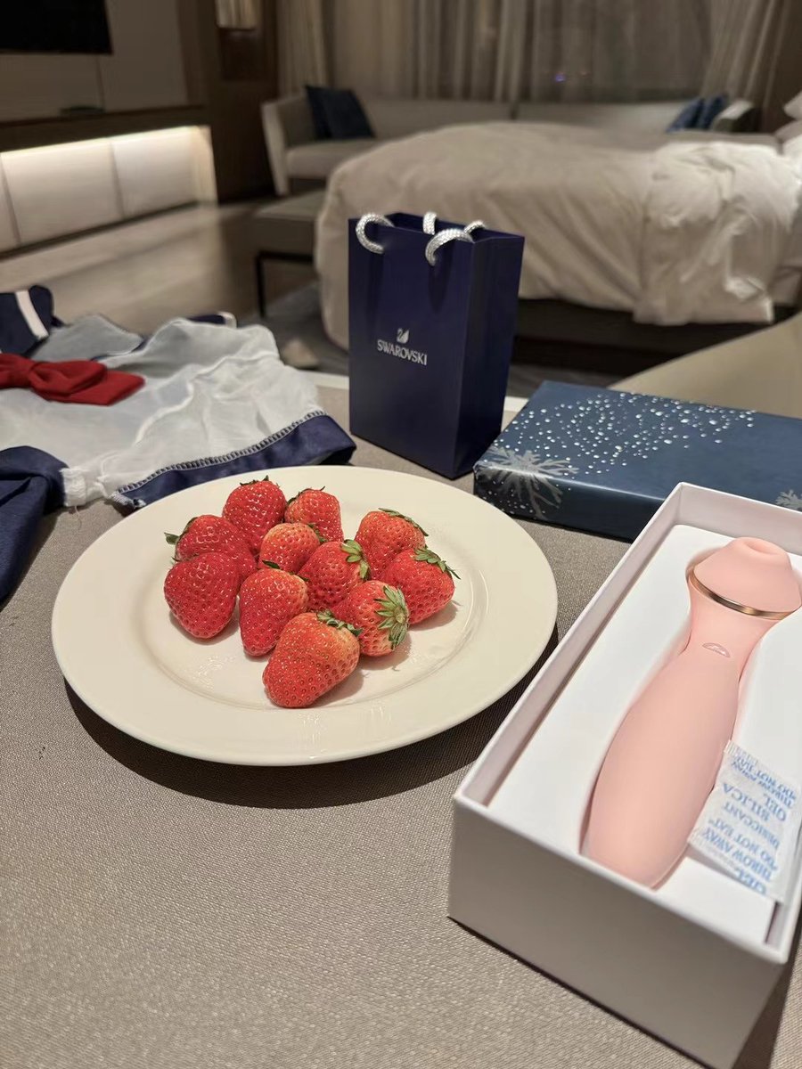 福利姬诱桃💕重生版分享的黄推图片2 - 网红私拍内容