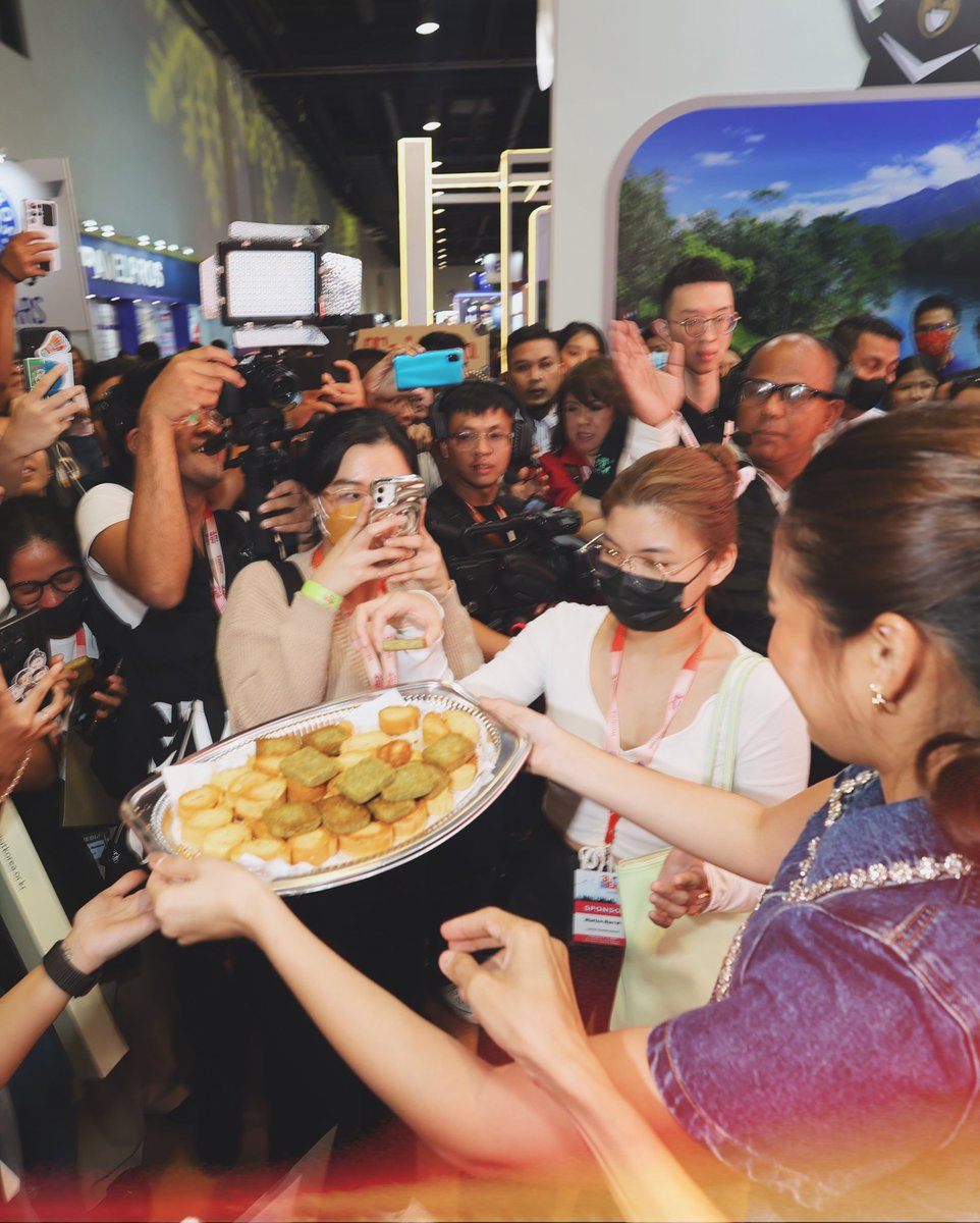 One of my fave Taiwanese delights! The Pineapple cake!! 💛 Our DIY session at the recent Travel Tour Expo definitely brought a piece of Taiwan to our audience! 🥰 Such a delightful experience! #PanahonSaTaiwan #GabLilPanahonSaTaiwan