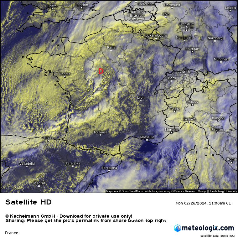 ExtremeMeteo's tweet photo. Une dépression est centrée sur les régions centrales du pays au sein d’un talweg d’air froid d’altitude. L’air froid d’altitude est moins présent que lors du précédent talweg avec des températures jusqu’à -28°C à 500 hPa.

Développement d’averses un peu partout avec un caractère orageux possible cet après-midi. Pluies retardataires sur Côte d’Azur et Corse. 

Retour d’occlusion pluvieux arrivant par le nord de la Seine et qui glissera le long des côtes de la Manche. 

Vents violents de nord-est sur les côtes de la Manche occidentales à plus de 100 km/h. Vent d’ouest assez fort sur l’extrême sud-ouest. 

Chutes de neige abondantes sur les Alpes du sud.