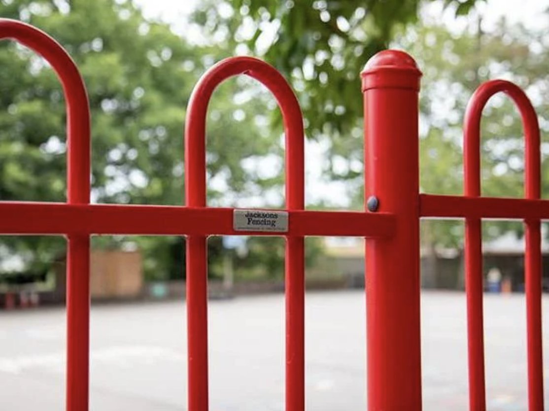 ExternalWorks's tweet image. Bow-top fencing manufactured and installed by @JFsecurity matches primary school colours ow.ly/ctUG50QAyVa #FencingDesign #SchoolSafety #PlaygroundSecurity #SchoolFencing #ChildSafety