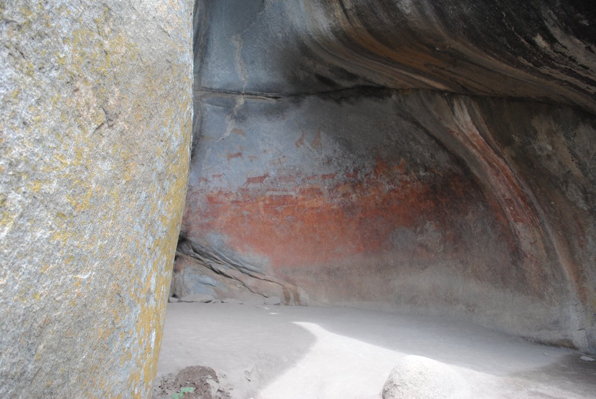 MAEASaMProject's tweet photo. Ancient rock art in a UNESCO #WorldHeritageLandscape, the Matobo Hills, #Zimbabwe, has held deep spiritual and historical significance, even sacred value for the indigenous communities for at least 13,000 years.
#UNESCO #RockArt #Matobos #SouthernAfrica #culturalheritage https://t.co/5OYAX3IpfG