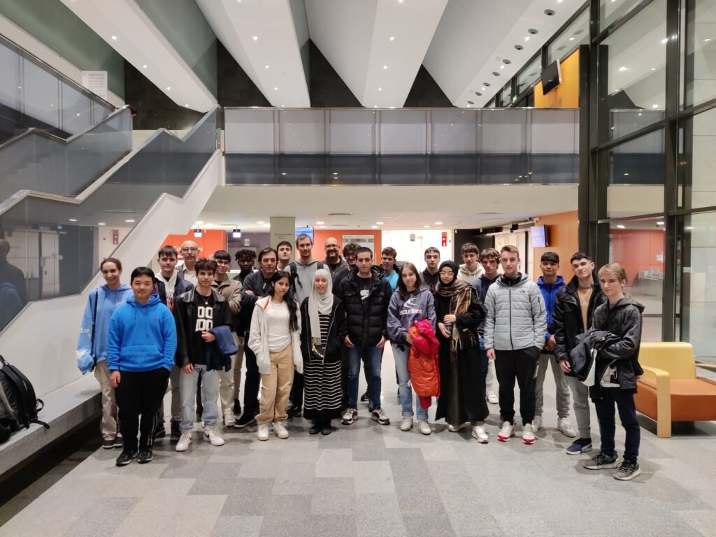 Alumnes de 1er d'ASIX de Lacetània van gaudir d'una visita a Althaia per conèixer els seus sistemes informàtics. Agraïm l'oportunitat oferta pel seu equip per aprofundir en aspectes tècnics i apropar-se al teixit local i productiu! 🙏 

bit.ly/3uTqDiv

<a href="/PereGuerrero/">Pere Guerrero</a>