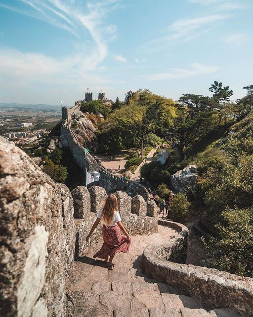 The Castle of the Moors is a ruinous castle set amidst the lush forests of the Sintra Mountains. A great visit of your day trip to Sintra! 🇵🇹🏰 #travelplanning #Portugal #Sintra #wanderlust #MondayMotivation