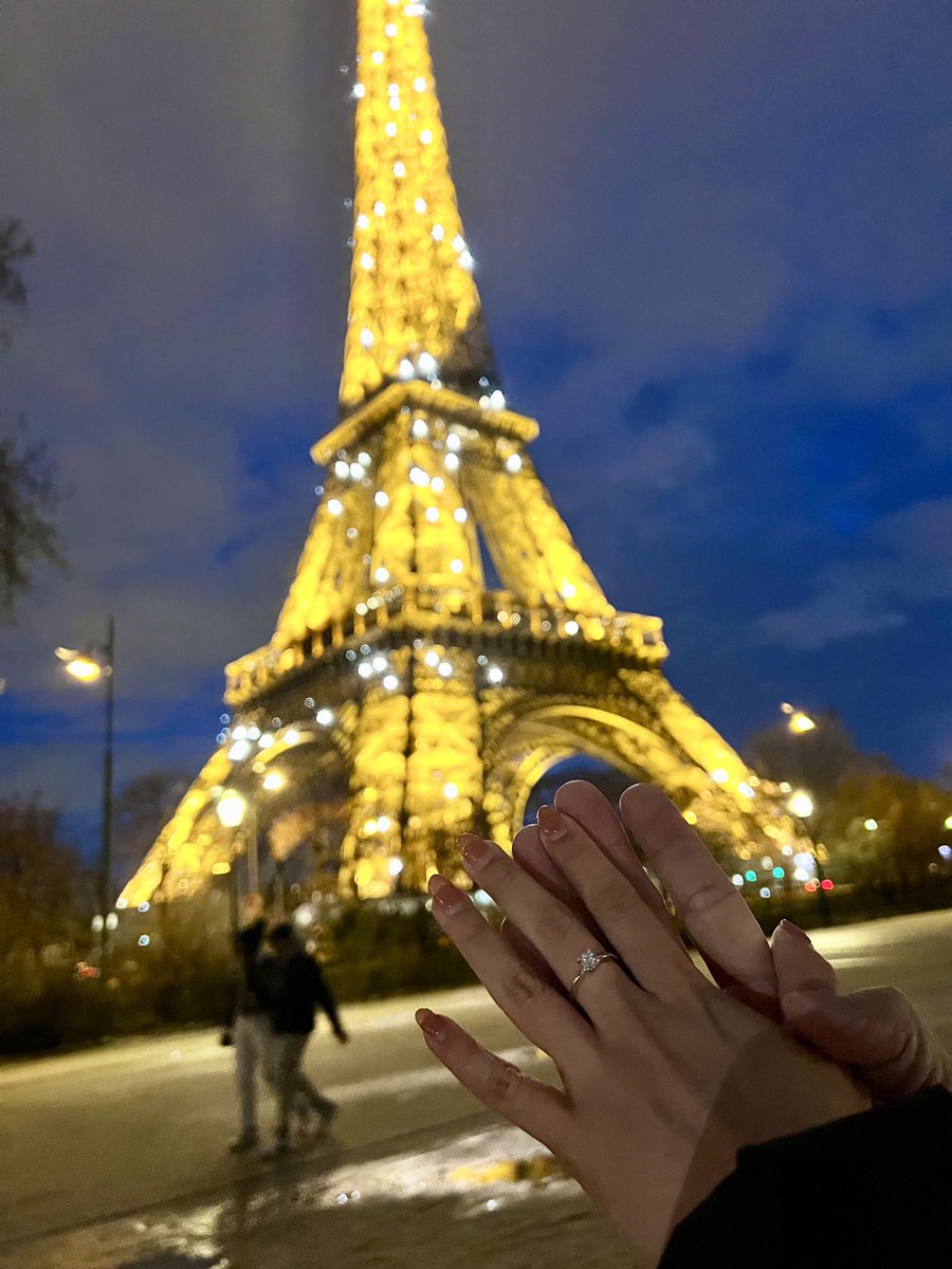 And…the most surprised in Paris is 💍 proposal from @kimchiyong_eth 🥰 We met through web3 and now he proposed during web3 event trip 🇫🇷 What a memorable trip #nftParis 🥳