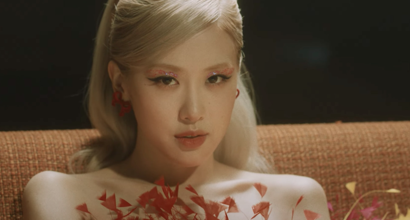 AboutMusicYT's tweet photo. 3 years ago today, BLACKPINK's Rosé made her solo debut. https://t.co/gSAjybPSpN